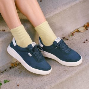 Women’s Prague 2 – Reflecting Pond